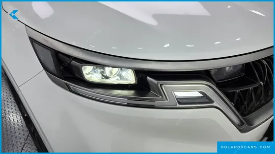 KIA CARNIVAL GASOLINE 9-SEATER SIGNATURE