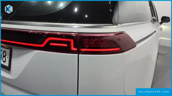 KIA CARNIVAL GASOLINE 9-SEATER SIGNATURE