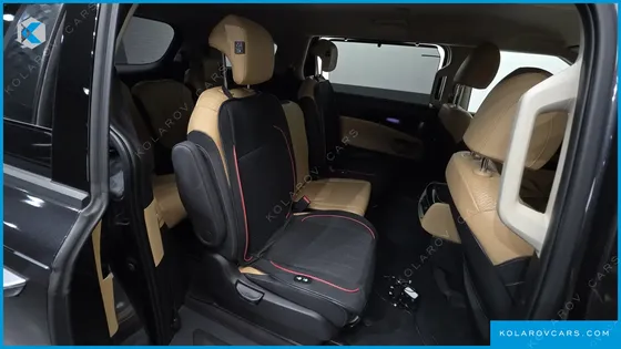 KIA CARNIVAL GASOLINE 11-SEATER SIGNATURE