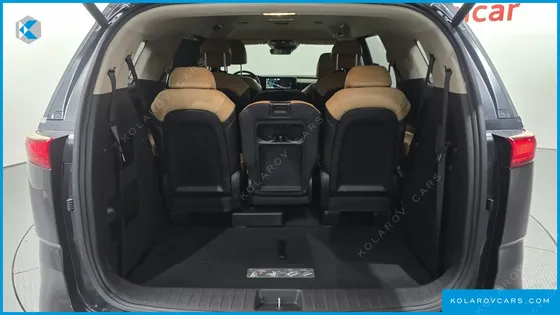 KIA CARNIVAL GASOLINE 11-SEATER SIGNATURE