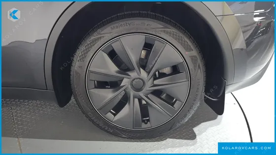 TESLA MODEL Y LONG RANGE AWD