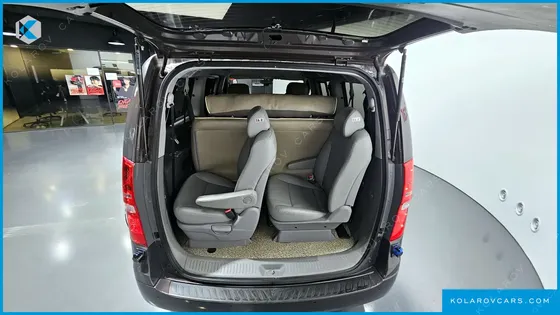 HYUNDAI STAREX URBAN 9-SEATER