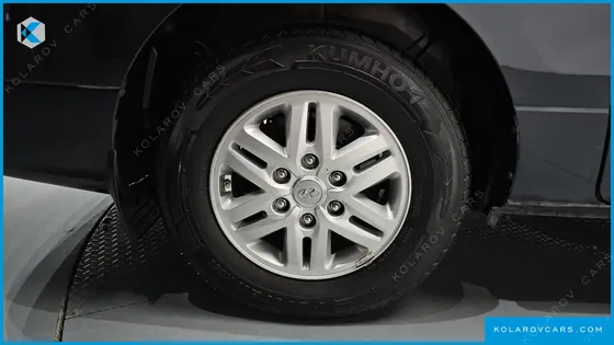 HYUNDAI STAREX VAN 5-SEATER