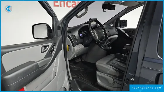 HYUNDAI STAREX VAN 5-SEATER