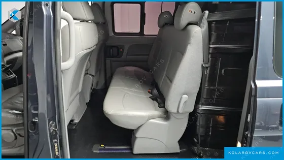HYUNDAI STAREX VAN 5-SEATER