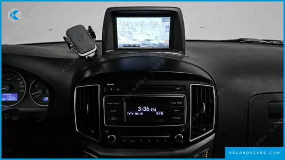 HYUNDAI STAREX VAN 5-SEATER