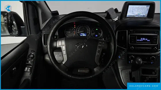 HYUNDAI STAREX VAN 5-SEATER