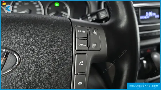 HYUNDAI STAREX VAN 5-SEATER