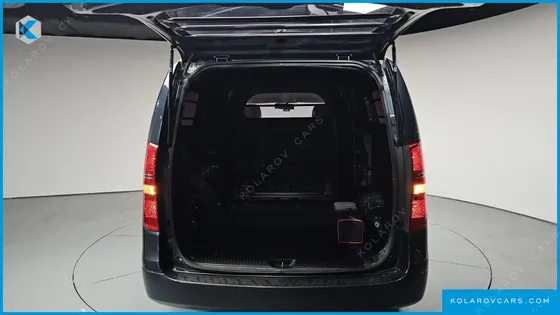 HYUNDAI STAREX VAN 5-SEATER