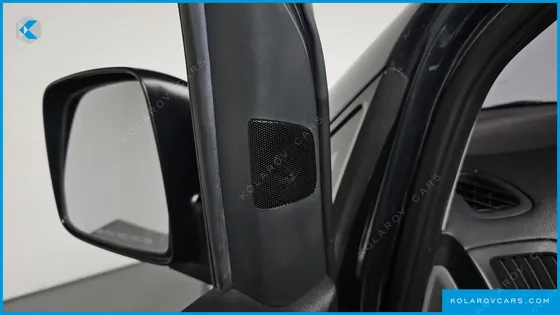 HYUNDAI STAREX VAN 5-SEATER