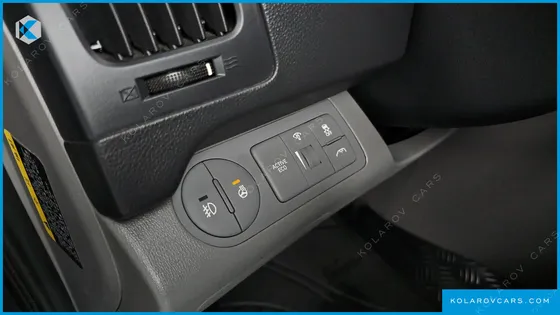 HYUNDAI STAREX VAN 5-SEATER