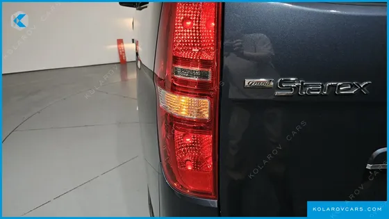 HYUNDAI STAREX VAN 5-SEATER