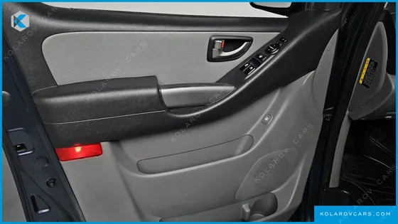 HYUNDAI STAREX VAN 5-SEATER