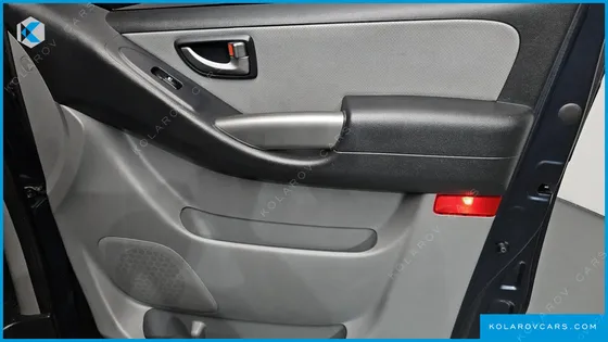 HYUNDAI STAREX VAN 5-SEATER