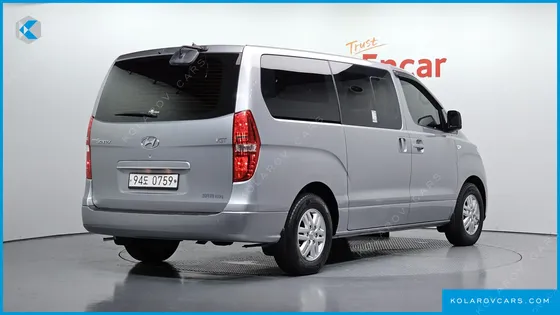 HYUNDAI STAREX VAN 5-SEATER