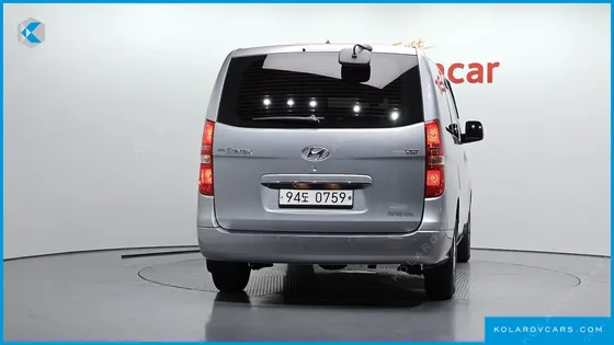 HYUNDAI STAREX VAN 5-SEATER