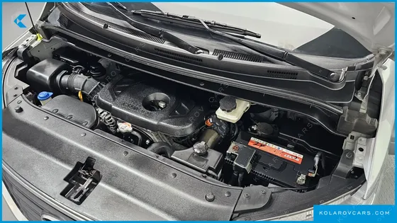 HYUNDAI STAREX VAN 5-SEATER