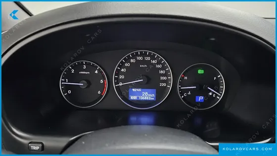 HYUNDAI STAREX VAN 5-SEATER