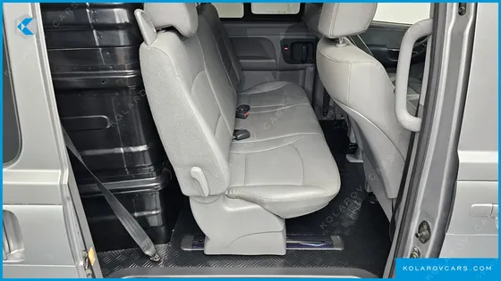 HYUNDAI STAREX VAN 5-SEATER
