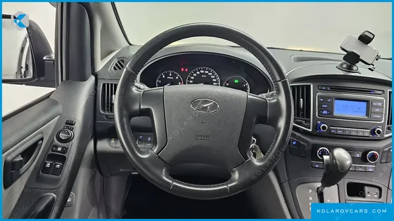 HYUNDAI STAREX VAN 5-SEATER