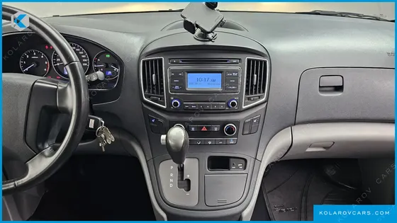 HYUNDAI STAREX VAN 5-SEATER