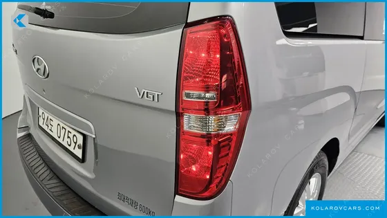 HYUNDAI STAREX VAN 5-SEATER