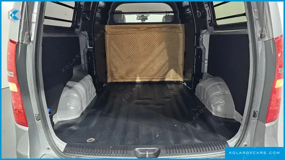HYUNDAI STAREX VAN 5-SEATER