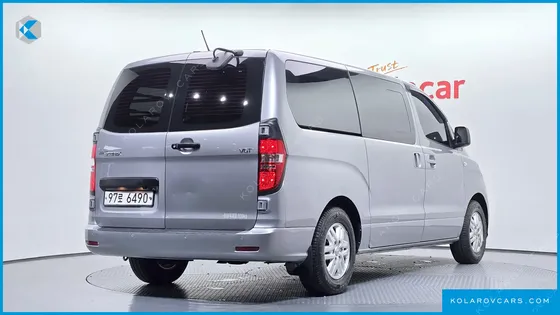 HYUNDAI STAREX VAN 5-SEATER