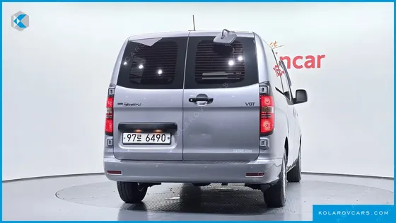 HYUNDAI STAREX VAN 5-SEATER