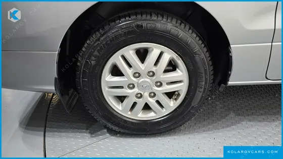 HYUNDAI STAREX VAN 5-SEATER