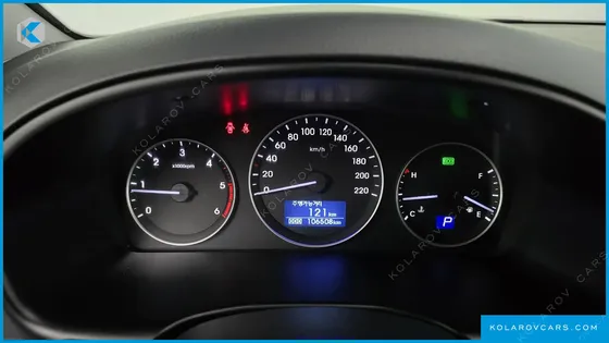 HYUNDAI STAREX VAN 5-SEATER