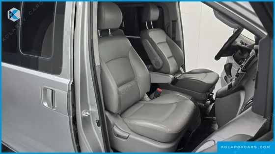 HYUNDAI STAREX VAN 5-SEATER