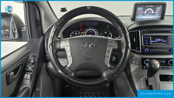 HYUNDAI STAREX VAN 5-SEATER