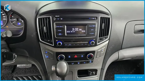 HYUNDAI STAREX VAN 5-SEATER
