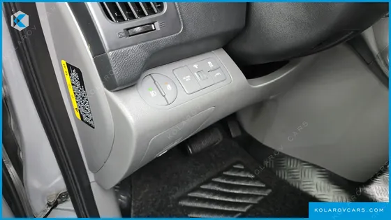 HYUNDAI STAREX VAN 5-SEATER