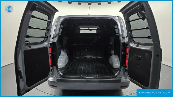 HYUNDAI STAREX VAN 5-SEATER