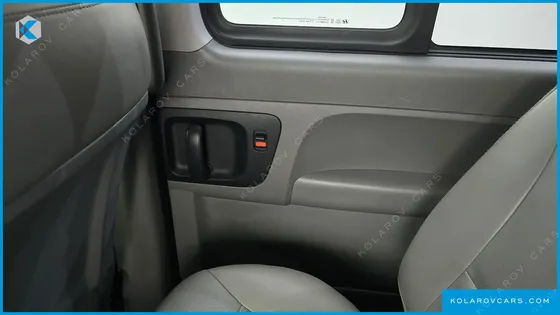 HYUNDAI STAREX VAN 5-SEATER