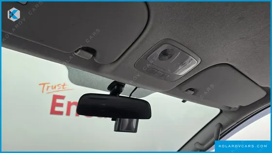 HYUNDAI STAREX VAN 5-SEATER