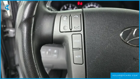 HYUNDAI STAREX VAN 5-SEATER