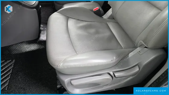 HYUNDAI STAREX VAN 5-SEATER