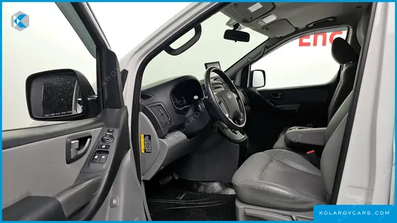 HYUNDAI STAREX VAN 3-SEATER