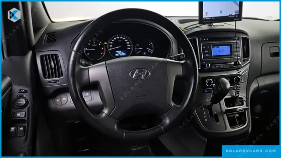 HYUNDAI STAREX VAN 3-SEATER