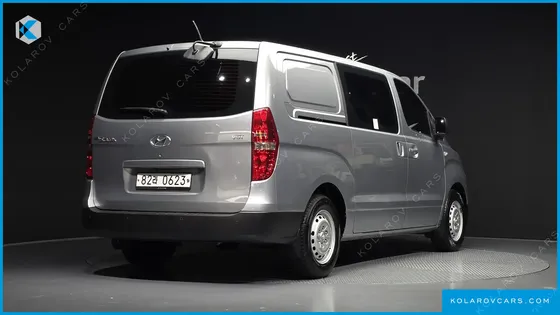 HYUNDAI STAREX VAN 5-SEATER