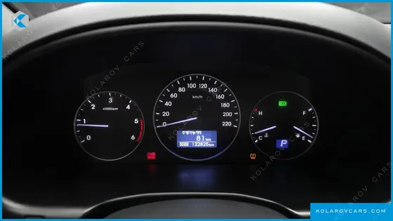 HYUNDAI STAREX VAN 5-SEATER