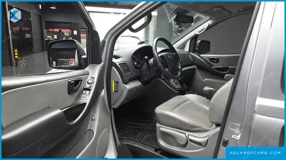 HYUNDAI STAREX VAN 5-SEATER