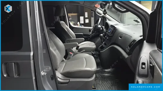 HYUNDAI STAREX VAN 5-SEATER