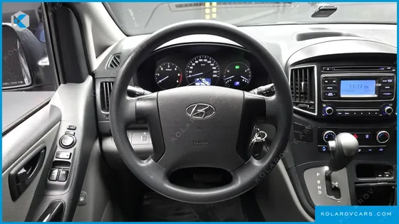 HYUNDAI STAREX VAN 5-SEATER