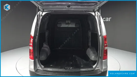 HYUNDAI STAREX VAN 5-SEATER
