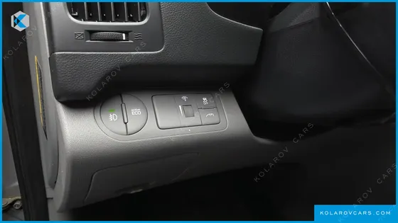 HYUNDAI STAREX VAN 5-SEATER
