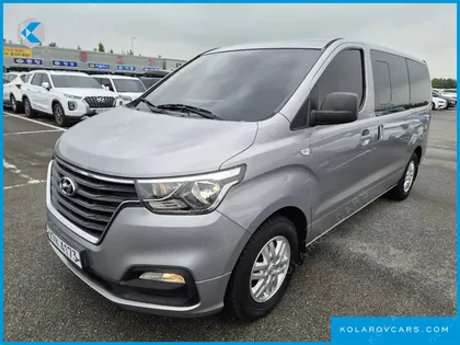 HYUNDAI STAREX VAN 5-SEATER